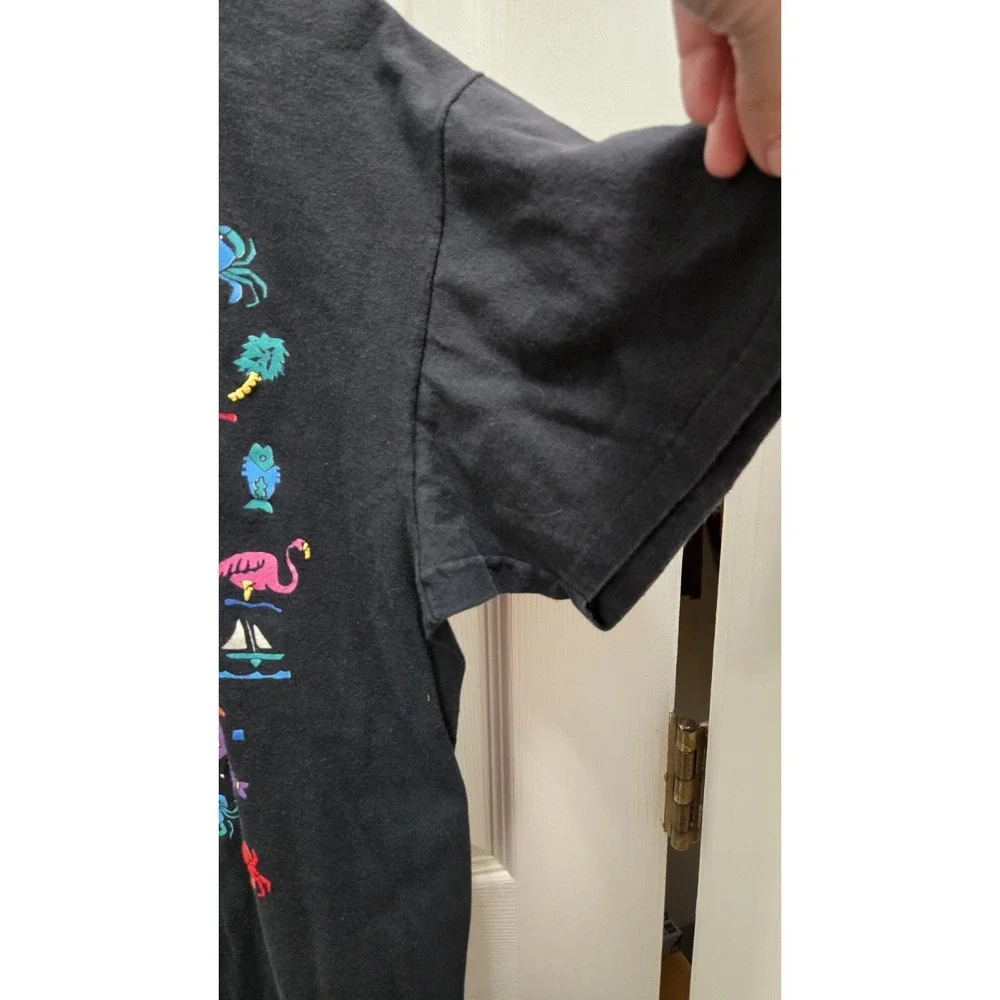 Vintage 90s Beach Puff Print T-Shirt Unisex L Black Coastal Crabs Fish Flamingo - Picture 2 of 4